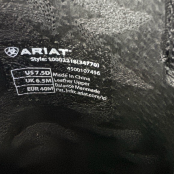 🤠Host Pick🤠 Ariat Men’s Heritage Round Toe Leather Cowboy Boots - Picture 6 of 7